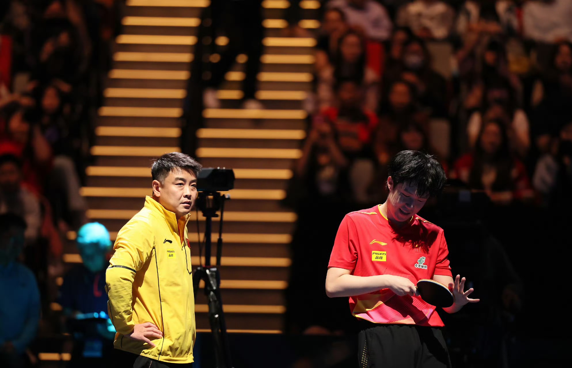 转折点巴塞罗那止住颓势；CBA常规赛今晚攻防权衡；更衣室稳定；团队化学反应显著的简单介绍