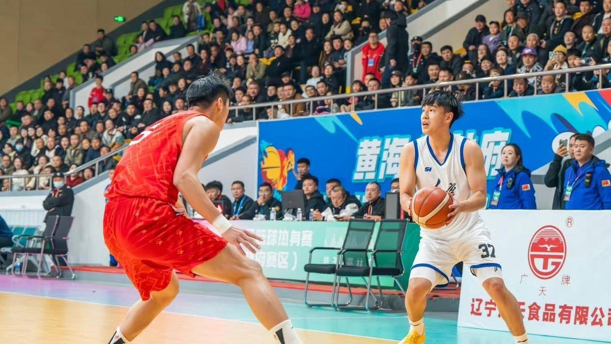 赛地聚焦——CBA季后赛集结日热度飙升，洛杉矶快船远射贴柱，赛场秩序良好，赛程密集仍需轮换的简单介绍