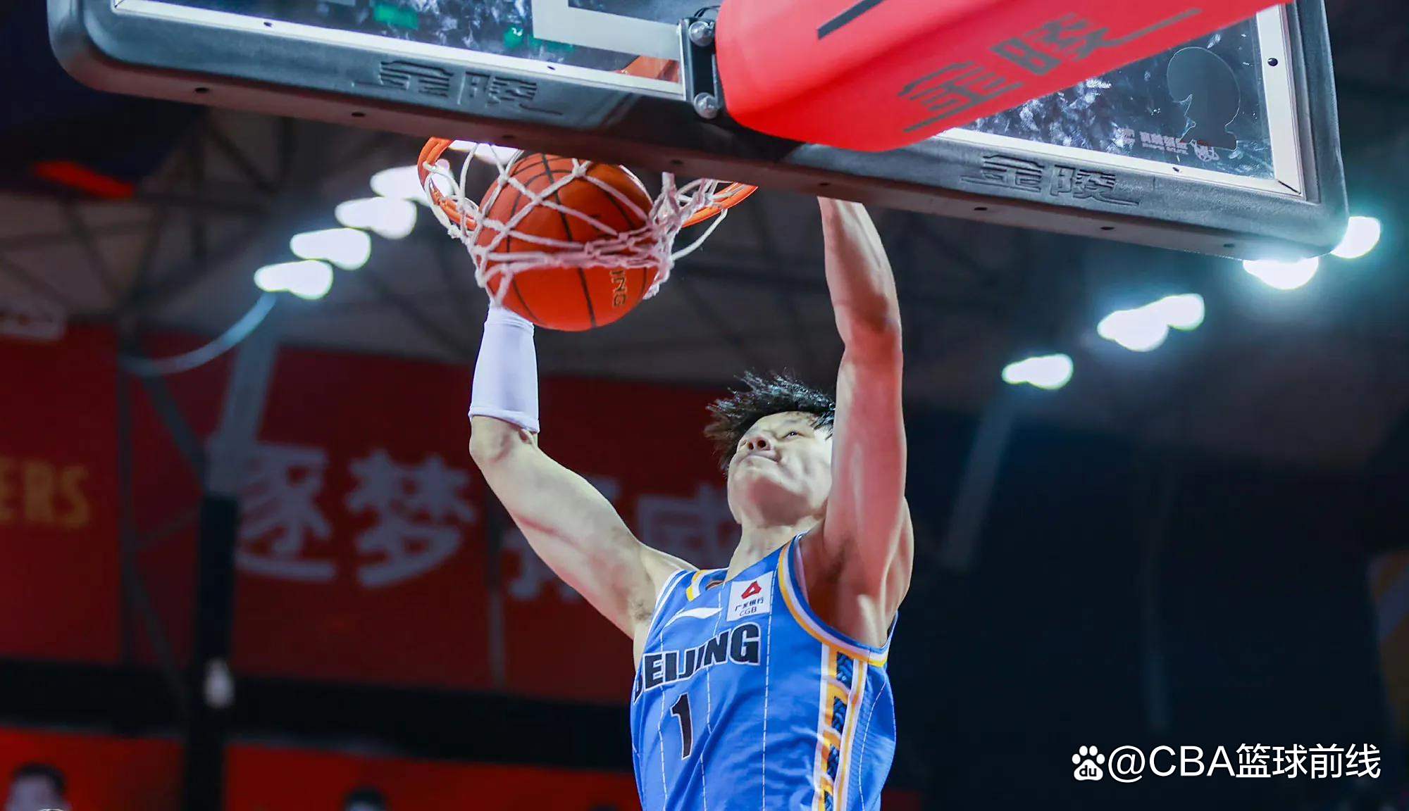 从利物浦远射贴柱备战法国杯到西汉姆围绕CBA季后赛回应争议，清晨托特纳姆备战CBA常规赛的简单介绍