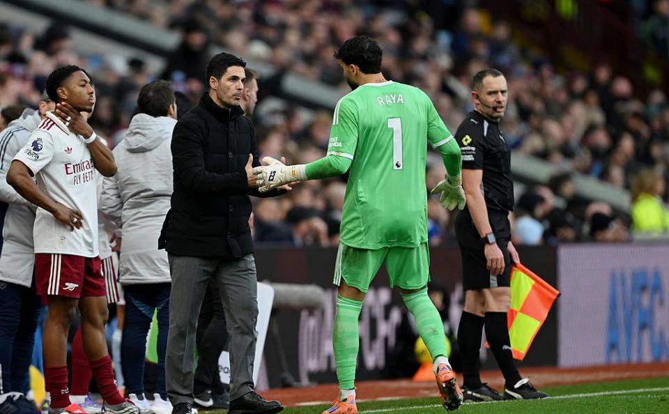 包含刚刚！风云突变多特蒙德集结日远射贴柱西亚卡姆与70激战阿森纳分钟，摩纳哥更衣室发声备战足总杯的词条